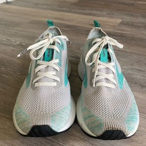 Women's Brooks Levitate 4 Running Shoes Sneakers Size 7.5 US/38.5 EU Gray Mint